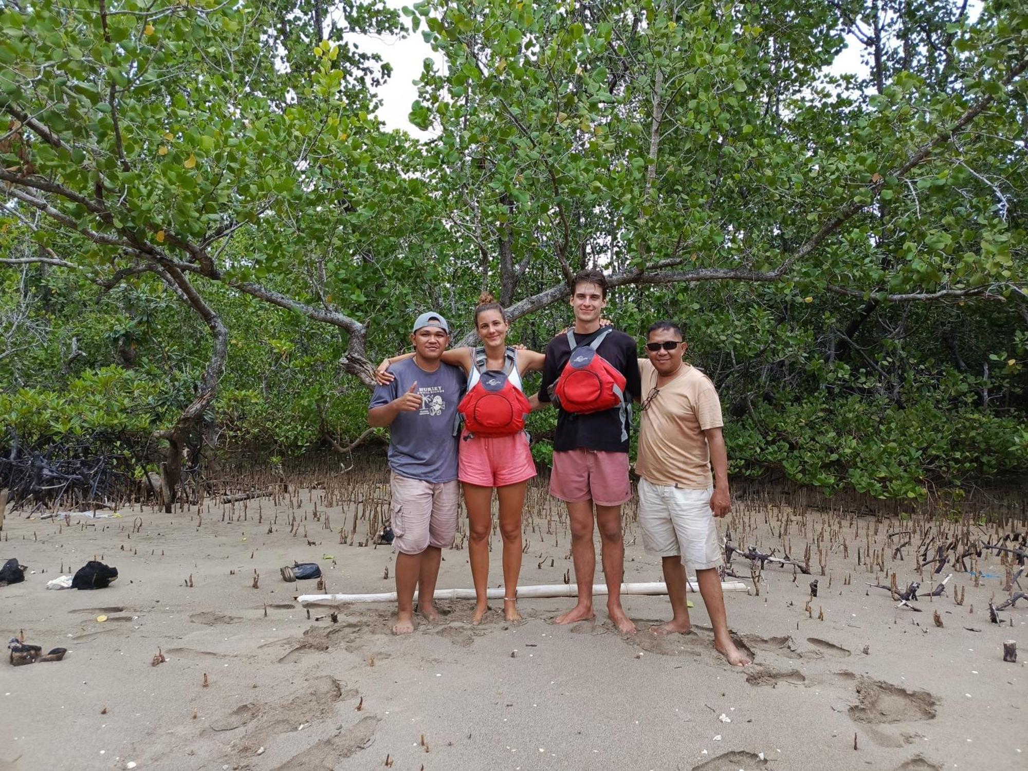 Pondok Wisata Noah Likupang Bagian luar foto